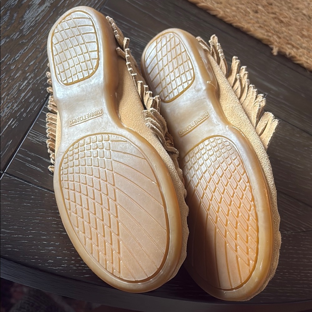 Women’s Minnetonka Fringed Mocassins - Picture 7 of 8